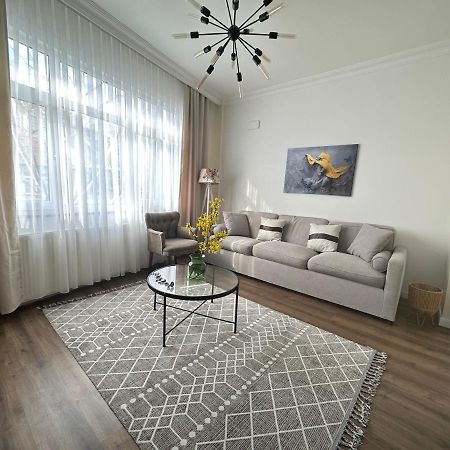Center Of City In Besiktas 2 Plus 1 With 2 Bathroom And 3 Air Conditioner Стамбул Экстерьер фото