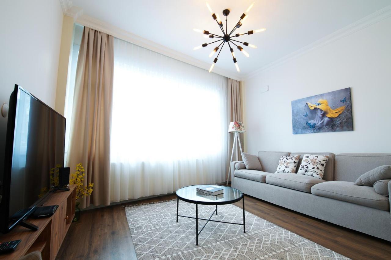 Center Of City In Besiktas 2 Plus 1 With 2 Bathroom And 3 Air Conditioner Стамбул Экстерьер фото