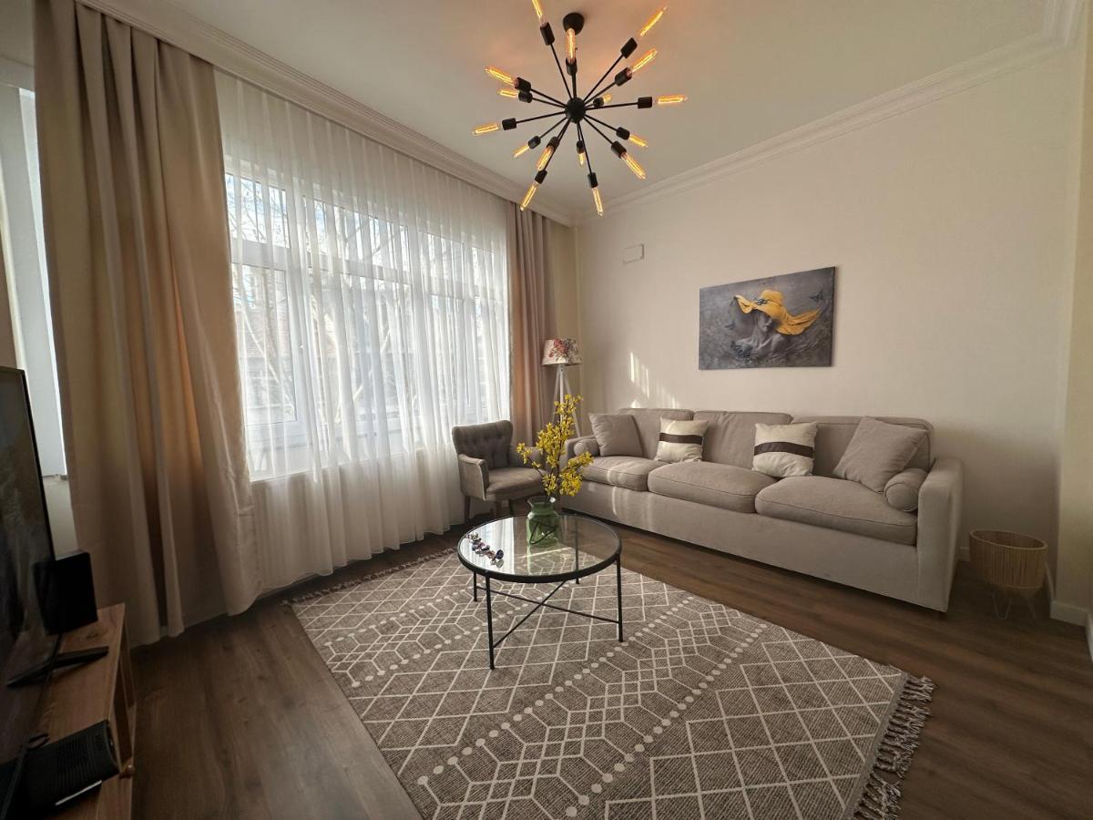 Center Of City In Besiktas 2 Plus 1 With 2 Bathroom And 3 Air Conditioner Стамбул Экстерьер фото