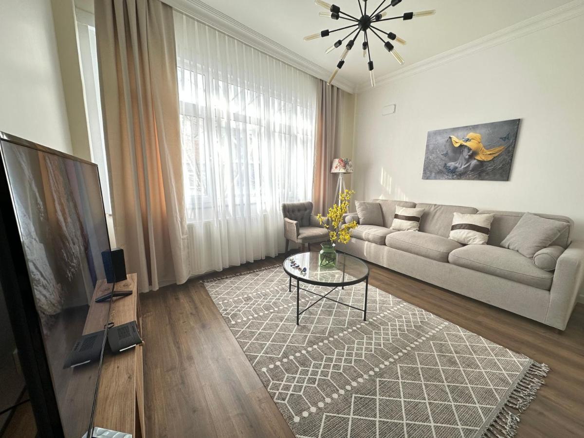 Center Of City In Besiktas 2 Plus 1 With 2 Bathroom And 3 Air Conditioner Стамбул Экстерьер фото